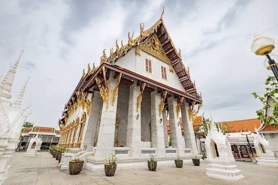 Wat Rakhang Kositaram